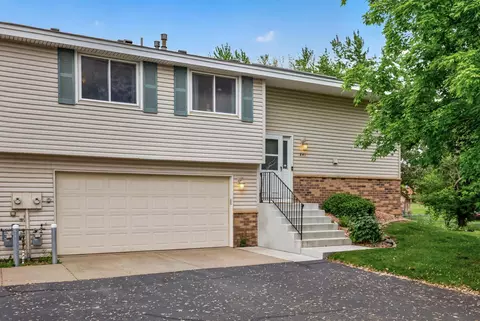 841 Evergreen Cir, Burnsville, MN 55337