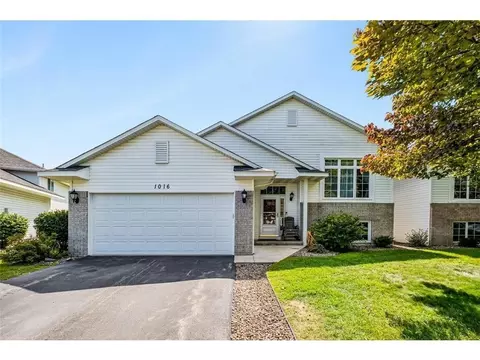 1016 Lilac Ct, Shakopee, MN 55379