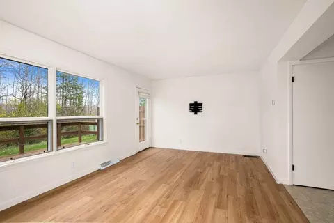 Living - 609 Selfridge Dr, Duluth, MN 55811 photo 2 of 4