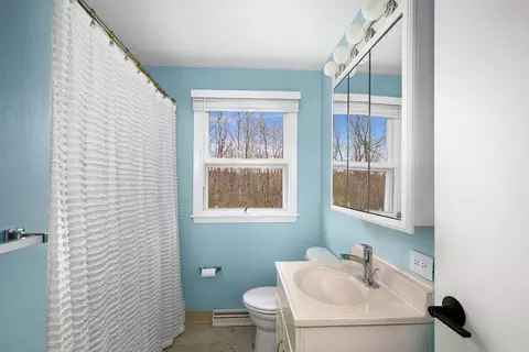 Bath - 609 Selfridge Dr, Duluth, MN 55811 photo 1 of 1