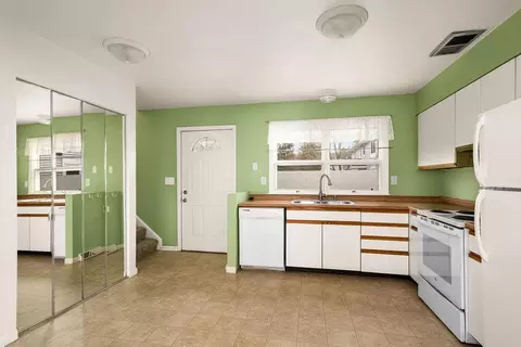 Kitchen - 609 Selfridge Dr, Duluth, MN 55811 photo 1 of 2