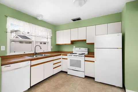 Kitchen - 609 Selfridge Dr, Duluth, MN 55811 photo 2 of 2