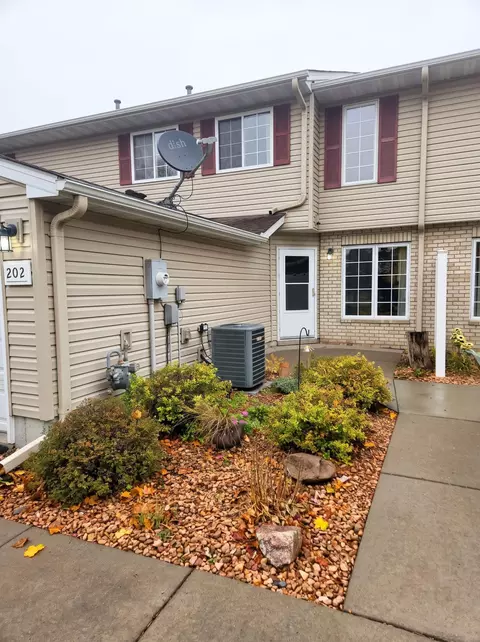 202 E Orchard St, Belle Plaine, MN 56011