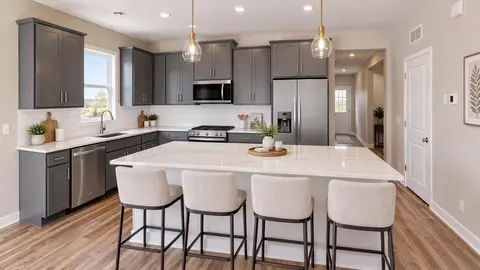 2156 Bluff Heights Dr, Shakopee, MN 55379