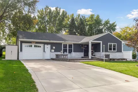 325 W 3rd St, Waconia, MN 55387