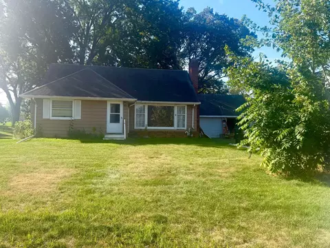 2101 Fairways Ln, Roseville, MN 55113