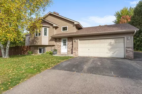 1258 Sparrow Rd, Waconia, MN 55387