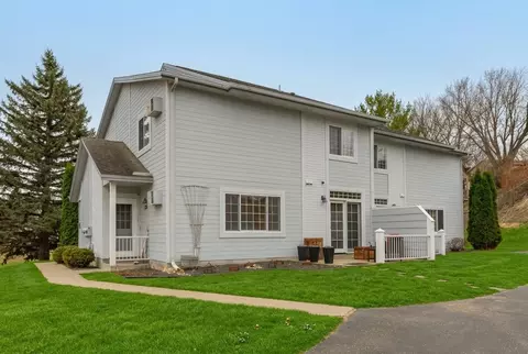 272 Zumbro Dr NW, Rochester, MN 55901