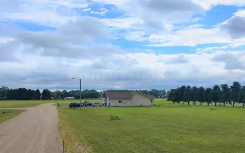 1003 Edison St, Milnor, ND 58060 photo 3