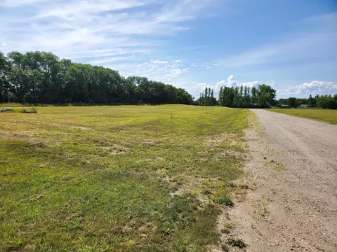 1003 Edison St, Milnor, ND 58060 photo 6