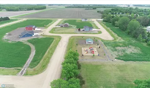 106 Pine Dr, Hankinson, ND 58041