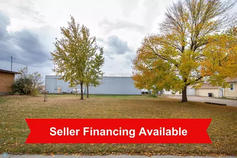 213 24 St S, Fargo, ND 58103