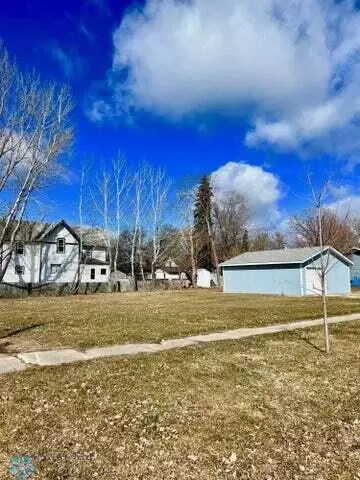 100 3rd St N, Fairmount, ND 58030