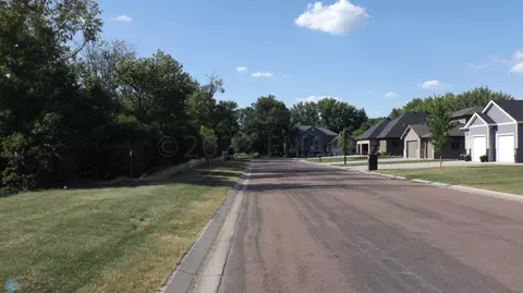 1485 Oakwood Ct, Wahpeton, ND 58074