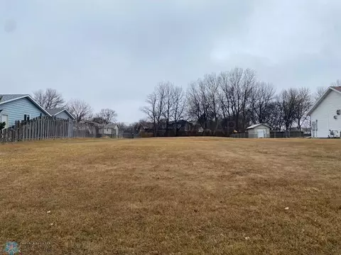 1207 32nd Street Cir S, Moorhead, MN 56560