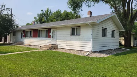 1614 6th Ave S, Moorhead, MN 56560