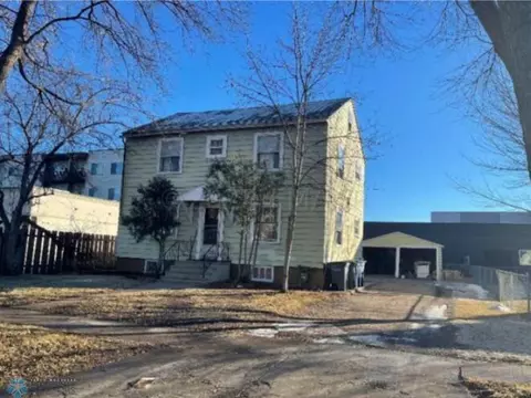 114 9th St S, Moorhead, MN 56560