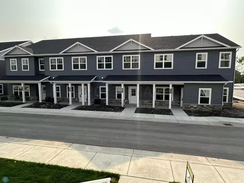 5863 41 St S, Fargo, ND 58104