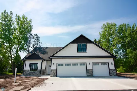 305 Prairie Dr S, Hankinson, ND 58041