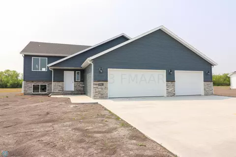 1441 Prairie Ln, Wahpeton, ND 58075