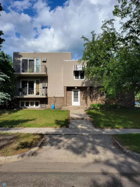 1516 19th 12 St S #2, Moorhead, MN 56560