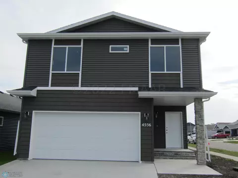 4556 17 St S, Moorhead, MN 56560