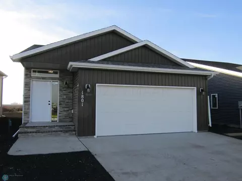 1801 46th Ave S, Moorhead, MN 56560
