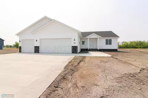 1461 Prairie Ln, Wahpeton, ND 58075