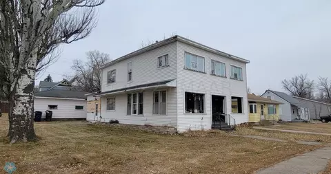 612 Elm St, Lisbon, ND 58054