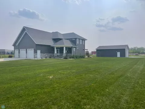 6550 Adelman Way, Horace, ND 58047