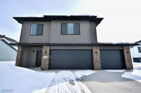 208 6 St E, Horace, ND 58047