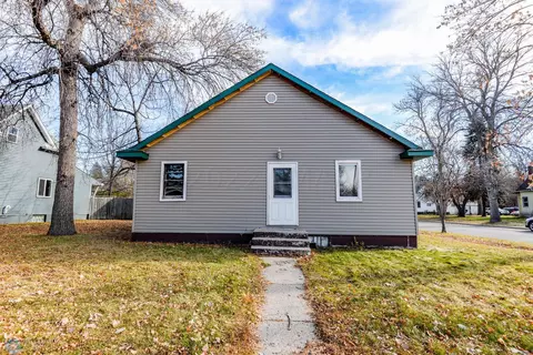 229 7th Ave, Enderlin, ND 58027 photo 2