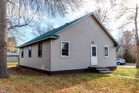 229 7th Ave, Enderlin, ND 58027 photo 3