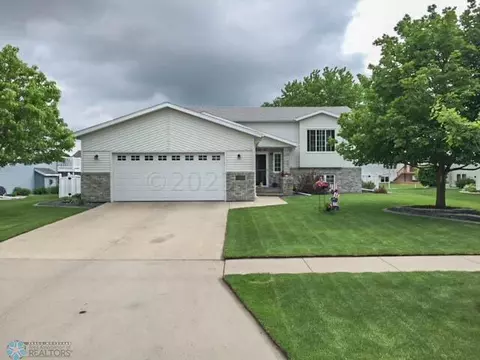 3710 21 St S, Fargo, ND 58104