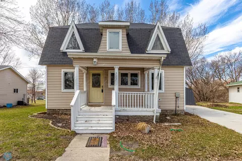 327 2nd St NE, Barnesville, MN 56514