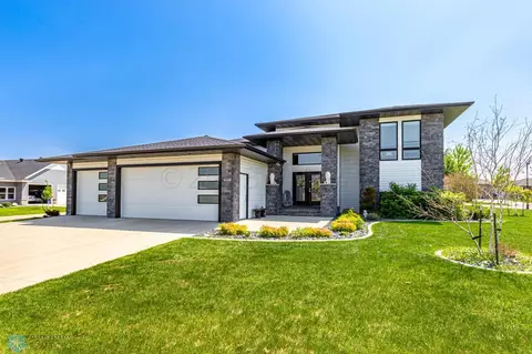 4597 Beach Ln S, Fargo, ND 58104