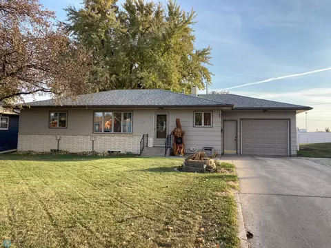 222 13th St NE, Valley City, ND 58072