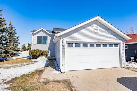 2902 29th Avenue Cir S, Moorhead, MN 56560
