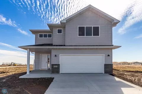 6814 Joseph St, Horace, ND 58047