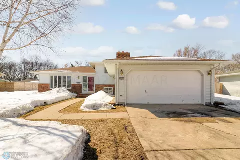 222 30 Ave N, Fargo, ND 58102