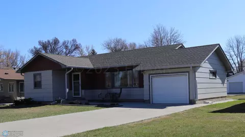 726 6th Ave NE, Valley City, ND 58072