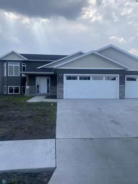 7493 Claire Dr S, Fargo, ND 58104