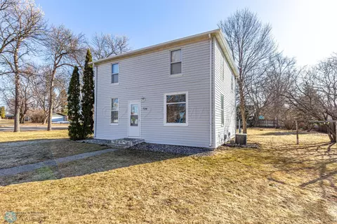720 6 St, Hawley, MN 56549