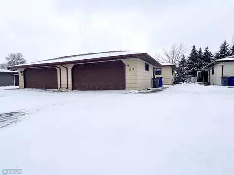 1213 34th Ave S, Moorhead, MN 56560