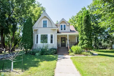 515 10th St S, Moorhead, MN 56560