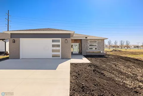 4812 Bluebell Loop S, Fargo, ND 58104