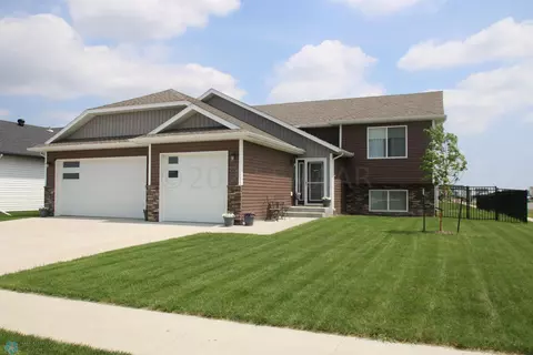 220 6 St E, Horace, ND 58047