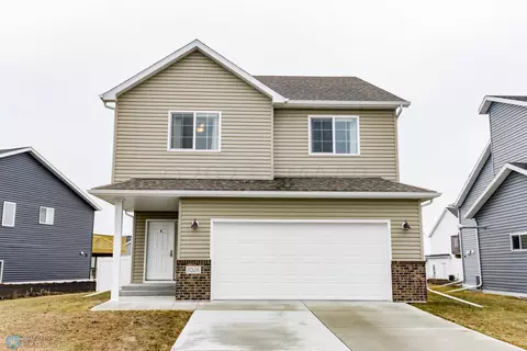 1026 46th Ave S, Moorhead, MN 56560