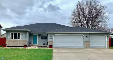 3032 37 Ave S, Fargo, ND 58104