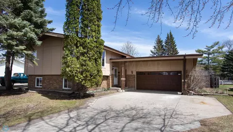 2214 10th St S, Moorhead, MN 56560